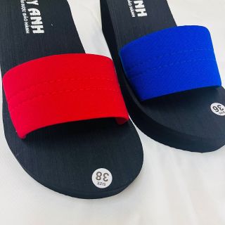 Dép đế xuồng bản ngang cao từ 3 đến 9 phân