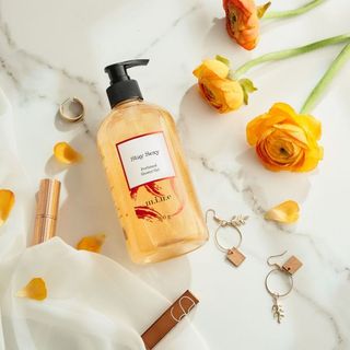 STAY CREAMY GEL TẮM NƯỚC HOA NHŨ VÀNG CỦA MINE CHAI 500ML