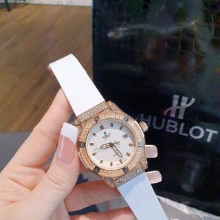 HOT SALE: ĐỒNG HỒ NỮ THỜI TRANG HUB ĐÁ VUÔNG.
