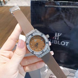 HOT SALE: ĐỒNG HỒ NỮ THỜI TRANG HUB ĐÁ VUÔNG.