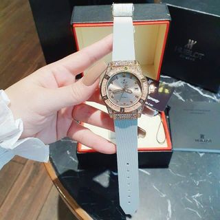 HOT SALE: ĐỒNG HỒ NỮ THỜI TRANG HUB ĐÁ VUÔNG.