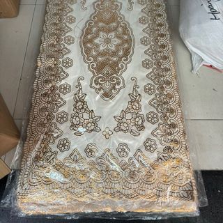 Khăn Trải Bàn Salon Nhũ Vàng