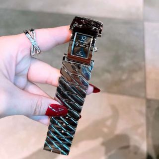 Đồng hồ diorss lắc bảng mẫu mới