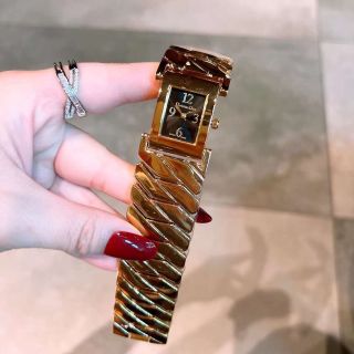 Đồng hồ diorss lắc bảng mẫu mới