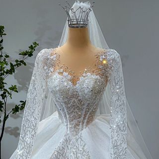 Váy cưới cô dâu tùng xoè siêu sang
