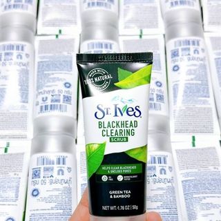Tẩy da chết làm sạch sâu, kiềm dầu, ngừa mụn cám đầu đen St.Ives Blackhead Clearing Green Tea Scrub 50gr