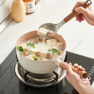 Chảo chống dính lòng sâu có tay cầm cán gỗ cách nhiệt màu pastel lúa mạch size 18cm
