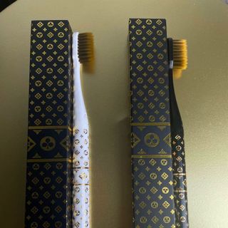 Set Bàn Chải Quà Tặng LVv Cọ Mềm PBT Style sang trọnh . giúp làm sạch răng, êm dịu ko gây đau rát cho nứu . ( Hàng ,Giá Tận Xưởng )
