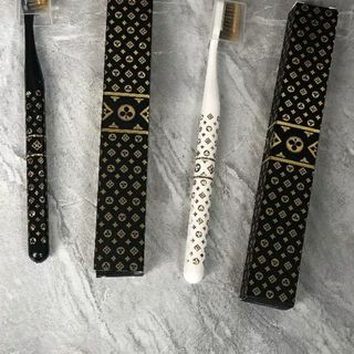 Set Bàn Chải Quà Tặng LVv Cọ Mềm PBT Style sang trọnh . giúp làm sạch răng, êm dịu ko gây đau rát cho nứu . ( Hàng ,Giá Tận Xưởng )