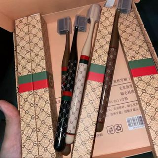 Set Hộp Quà Tặng Bàn Chải GC Than tre , mềm bảo vệ nú, phong cách sang trọng Hiện đại ,( Hàng Giá  Tận xưởng )