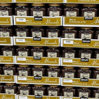 Socola hạnh nhân Kirkland milk chocolate almonds kirkland hủ 1.5kg nắp vàng/ nắp hồng