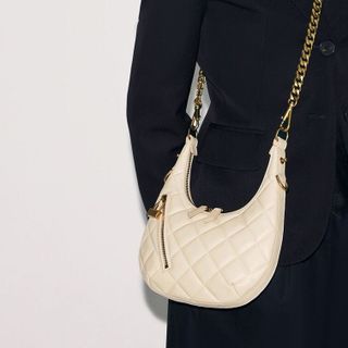 Túi xách quảng châu CNK Swing Padlock Quilted Crescent Bag - 08B5167 (Chuyên sỉ túi xách sll, balo, ví, thắt lưng, túi Laptop)