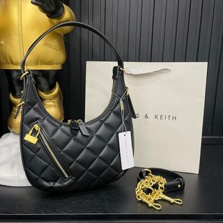 Túi xách quảng châu CNK Swing Padlock Quilted Crescent Bag - 08B5167 (Chuyên sỉ túi xách sll, balo, ví, thắt lưng, túi Laptop)