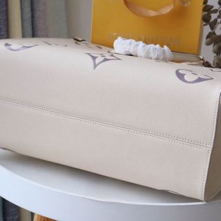 Túi lv Replica 1:1 chính hãng màu be họa tiết tím
Kích thước : 34*26*13cm