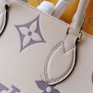 Túi lv Replica 1:1 chính hãng màu be họa tiết tím
Kích thước : 34*26*13cm