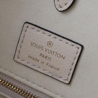 Túi lv Replica 1:1 chính hãng màu be họa tiết tím
Kích thước : 34*26*13cm