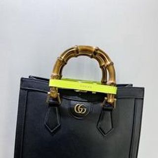 Chiếc túi xách nổi tiếng với quai cầm bằng tre độc đáo nhất thế giới