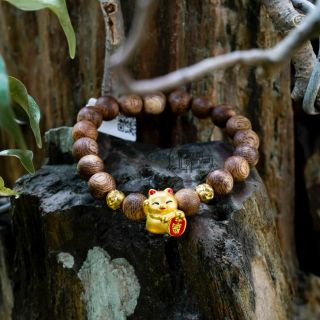 Vòng Trầm Hương Đơn Thiên Nhiên Phong Thủy 8li mix charm vàng Cao Cấp
