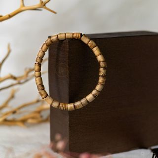 Vòng Trầm Hương Thiên Nhiên Phong Thủy VIP
