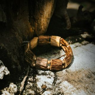 Vòng Tay Trầm Hương Thiên Nhiên Phong Thủy Cao Cấp