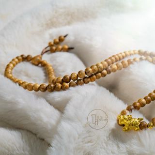 Vòng Trầm Hương Thiên Nhiên Phong Thủy 108 Hạt Rùa Vàng VIP