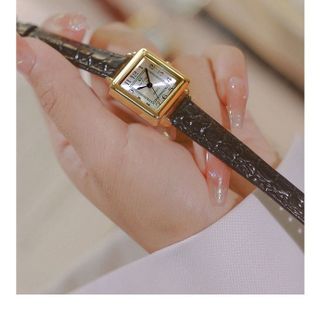 Đồng hồ da nữ vuông nhỏ mới