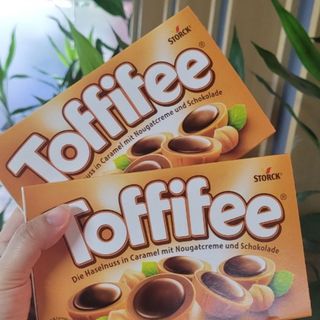 Socola caramel bọc hạt dẻ Toffifee 125gr
