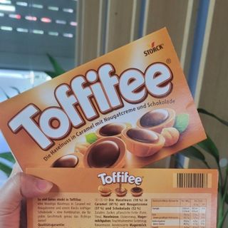 Socola caramel bọc hạt dẻ Toffifee 125gr