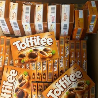 Socola caramel bọc hạt dẻ Toffifee 125gr