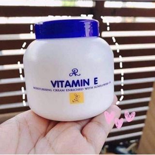 Kem Dưỡng Ẩm Vitamin E Thái Lan nắp xanh Siêu Dưỡng ẩm hủ 200g.
