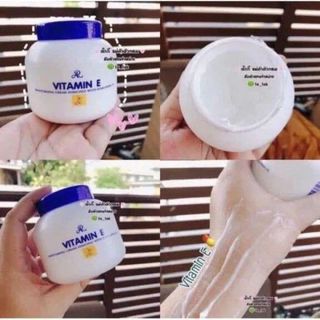Kem Dưỡng Ẩm Vitamin E Thái Lan nắp xanh Siêu Dưỡng ẩm hủ 200g.