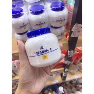 Kem Dưỡng Ẩm Vitamin E Thái Lan nắp xanh Siêu Dưỡng ẩm hủ 200g.