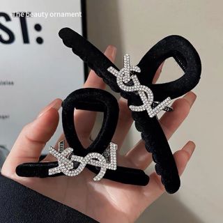set 2 chiếc Kẹp Tóc Nhung Đen Đính Kim Cương Giả