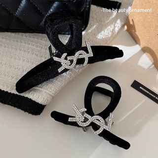 set 2 chiếc Kẹp Tóc Nhung Đen Đính Kim Cương Giả