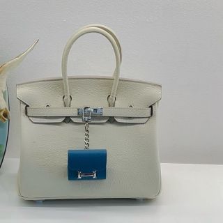 Túi xách nữ VIP 1-1 màu cam rất đẹp 
Giá 10 tr sale 5tr