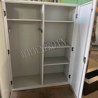 Tủ sắt 2 cánh đựng dụng cụ vệ sinh