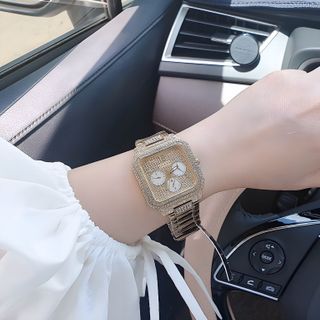 ĐỒNG HỒ NỮ CAO CẤP GUE.SS VUÔNG HỘT VÀNG 1
