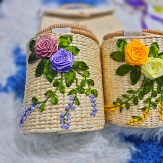 Túi bơ lục bình thêu hoa hồng