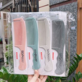 Lược nhựa lố 20 cái