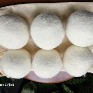 Set 6 quả Bóng len sấy quần áo đường kính 7cm (len lông cừu New Zealand) làm mềm vải, chống nhăn , chống xơ vải, giảm tới 30% thời gian sấy