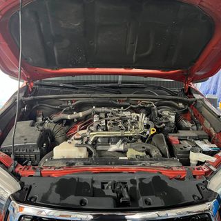 Nước vệ sinh khoang máy ô tô tẩy rửa dầu mỡ hoen ố Topco dung dịch an toàn chi tiết động cơ xe chai 1 lít