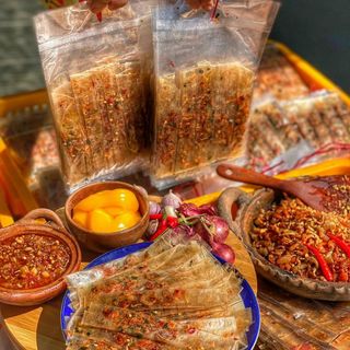 BÁNH TÉP TÔM KHÔ CHÁY TỎI ĂN LÀ GHIỀN - WINNIE HOUSE