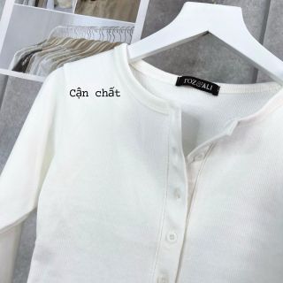 Áo croptop phối nút