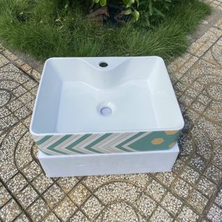 Chậu lavabo bằng sứ đặt bàn giá rẻ, thiết kế trẻ trung phù hợp với phong cách trẻ, hiện đại