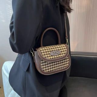 TÚI XÁCH NỮ NẮP GẬP VÒNG CUNG GẤU HELLO - AUSA HOUSE