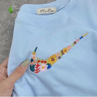 ÁO THUN NỮ CROPTOP CỔ TRÒN TAY NGẮN THÊU HOA - AUSA HOUSE