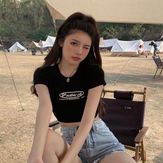 ÁO THUN NỮ CROPTOP CỔ TRÒN TAY NGẮN PADBLOOD - AUSA HOUSE