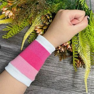 Bó cổ tay thấm mồ hôi Chất liệu mềm mại, co giãn, thoáng khí Thấm hút mồ hôi hiệu quả Đeo vào tháo ra dễ dàng