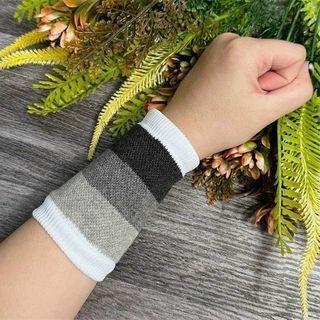 Bó cổ tay thấm mồ hôi Chất liệu mềm mại, co giãn, thoáng khí Thấm hút mồ hôi hiệu quả Đeo vào tháo ra dễ dàng