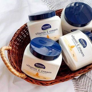 Kem dưỡng da mềm mịn vitamin E ÚC Red win Cream 300gam